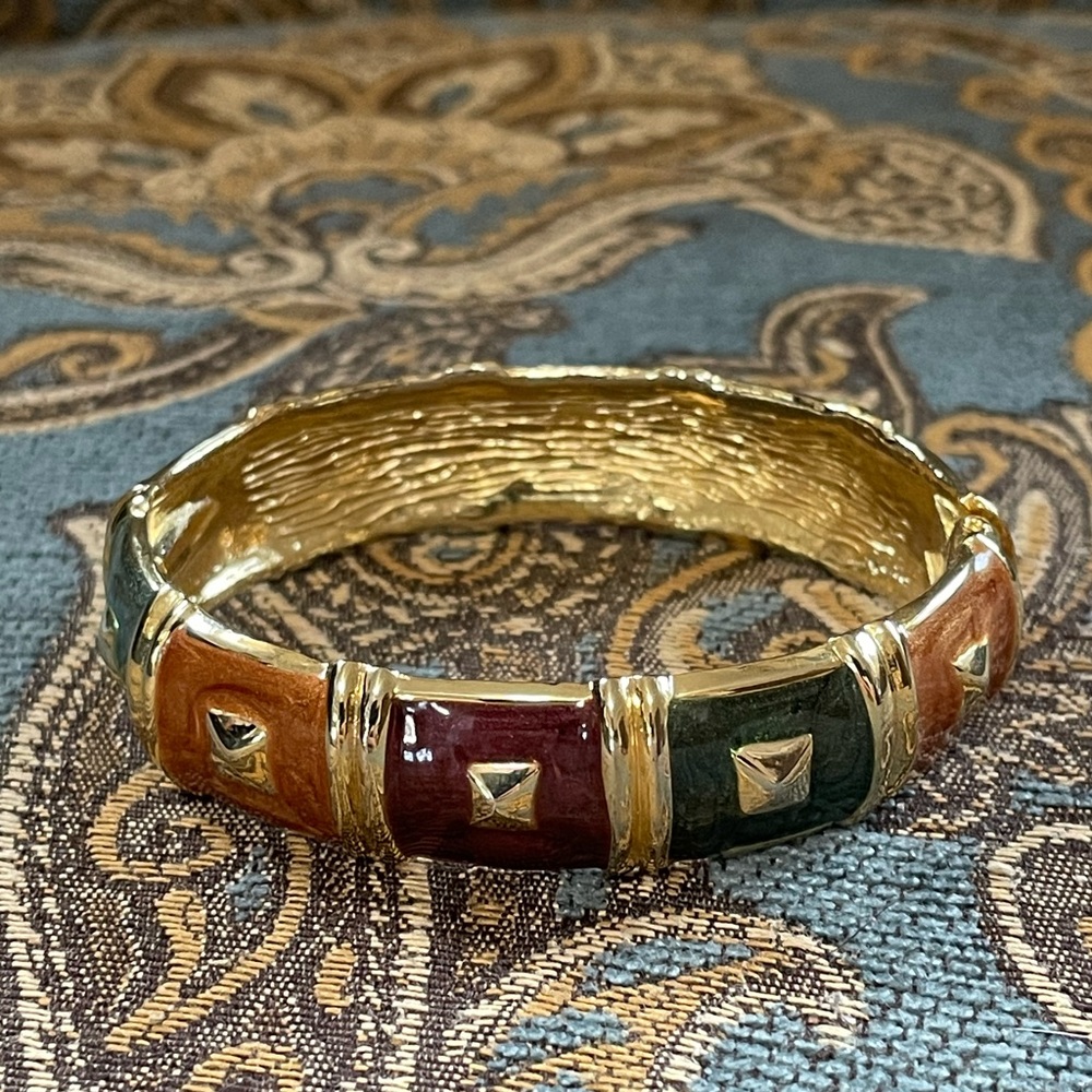 🌸 3/$20 Earth tone (gold, green, burgundy) and gold tone spring hinge bracelet